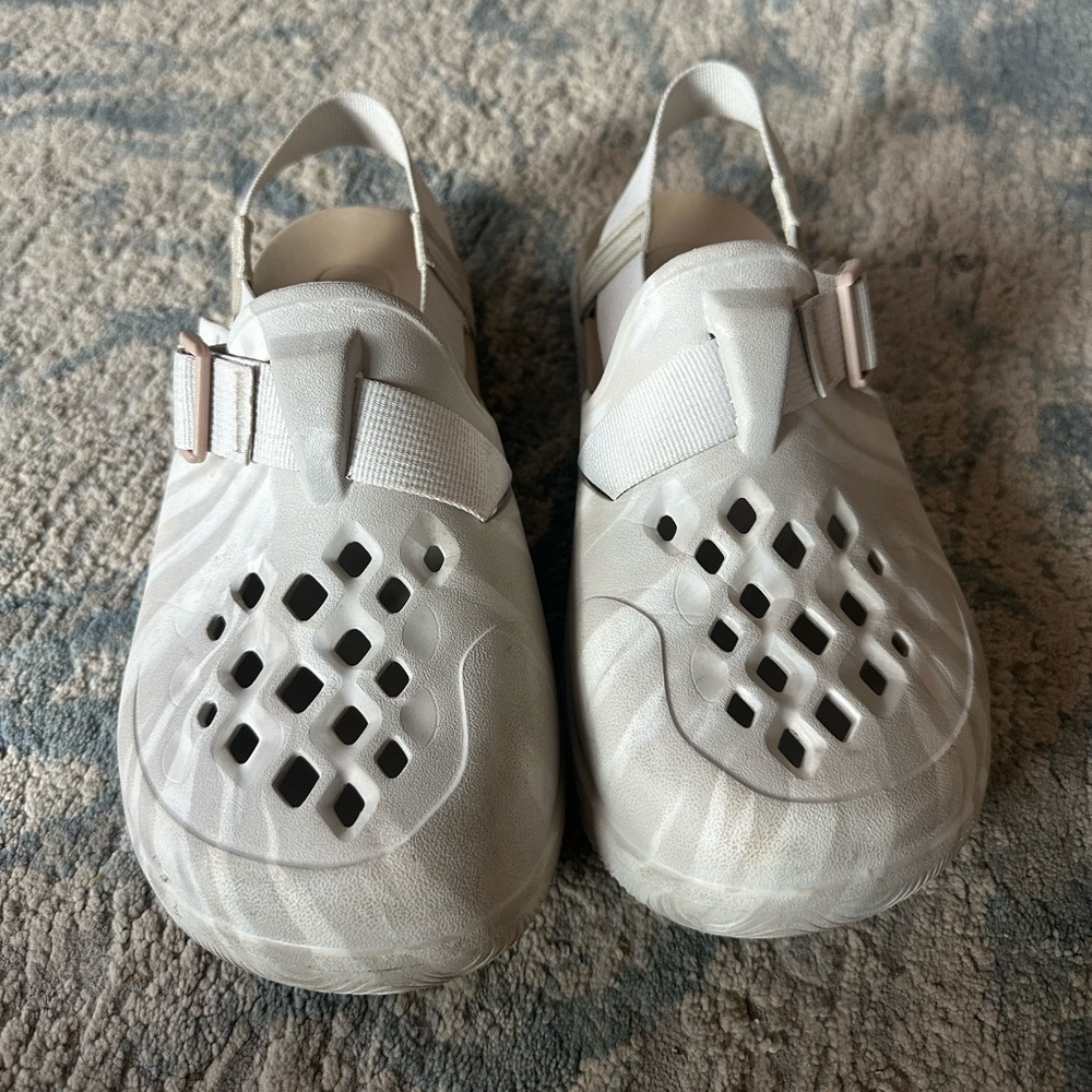 Chaco Chillos Clog Water Camp Sandal in Moonbeam - Picture 4 of 11